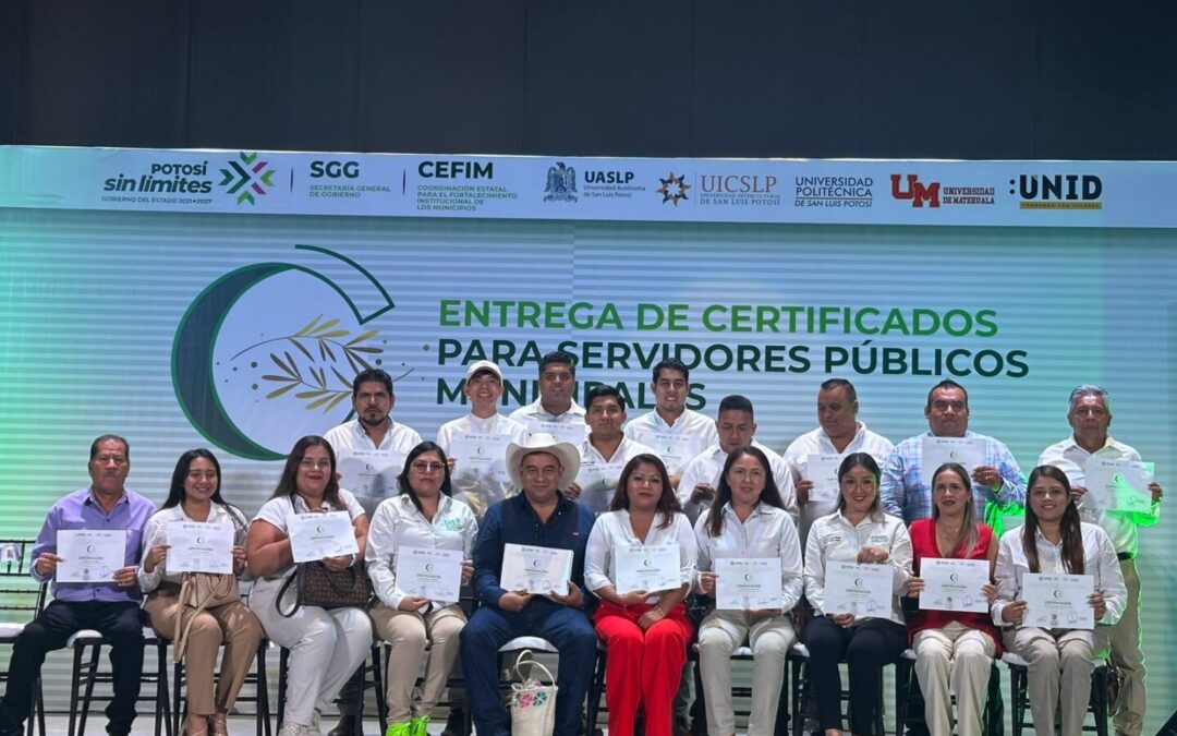 DIRECTORES DEL AYUNTAMIENTO DE TAMUÍN, PRESENTES EN EVENTO ESTATAL DE ENTREGA DE CERTIFICACIONES
