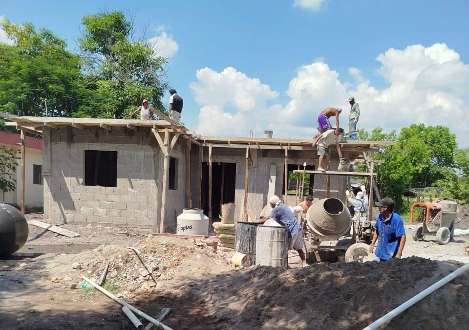 AVANZAN TRABAJOS DE CONSTRUCCIÓN DE LA NUEVA CASA DE SALUD EN EL EJIDO «AHUACATITLA»