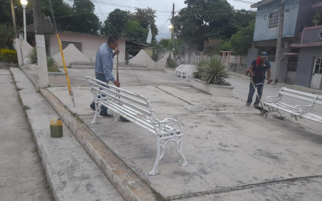 LIMPIEZA CONSTANTE EMBELLECE PLAZAS Y PLAZOLETAS DEL MUNICIPIO