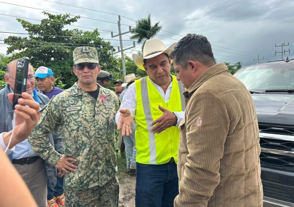 RECORRIDO EN ZONAS DE RIESGO DE TAMUÍN REALIZA EL GOBERNADOR DEL ESTADO Y EL PRESIDENTE MUNICIPAL