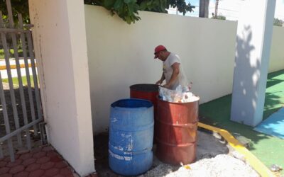 LIMPIAN INSTALACIONES DEL PARQUE DIF