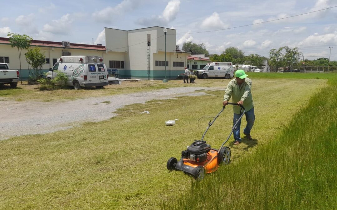 EL GOBIERNO DE TAMUÍN BRINDA APOYO CON TRABAJO DE LIMPIEZA A INSTALACIONES DEL HOSPITAL BÁSICO