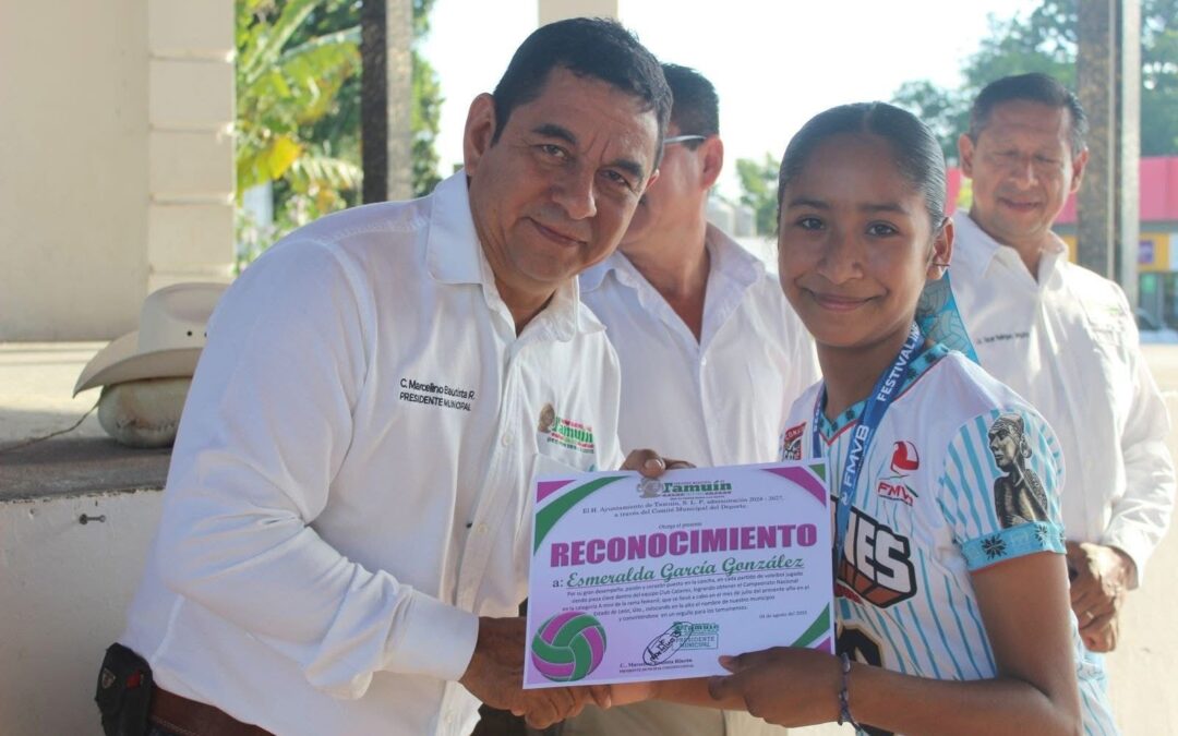 EL GOBIERNO MUNICIPAL DE TAMUÍN ENTREGA RECONOCIMIENTOS A CAMPEONAS NACIONALES DE VOLEIBOL