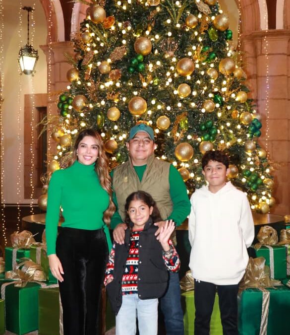 RICARDO GALLARDO INAUGURA ESPECTACULAR VILLA NAVIDEÑA EN FUNDADORES