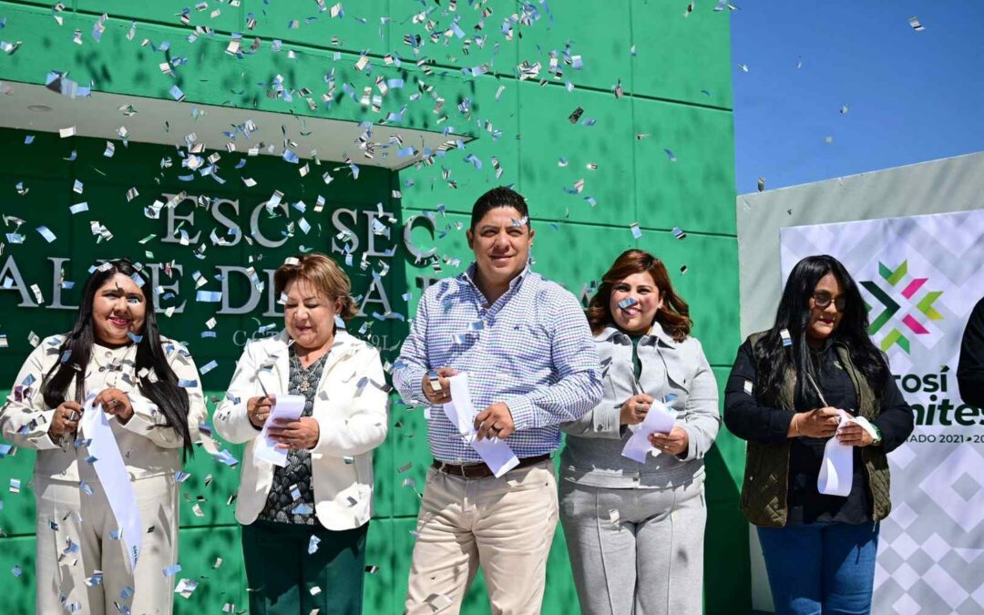 RICARDO GALLARDO ENTREGA CALLES DE CONCRETO Y UNA SECUNDARIA EN SOLEDAD
