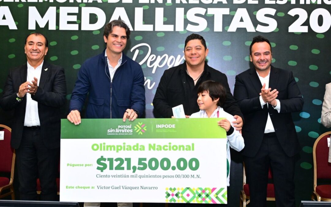 RICARDO GALLARDO PREMIA A MEDALLISTAS POTOSINOS