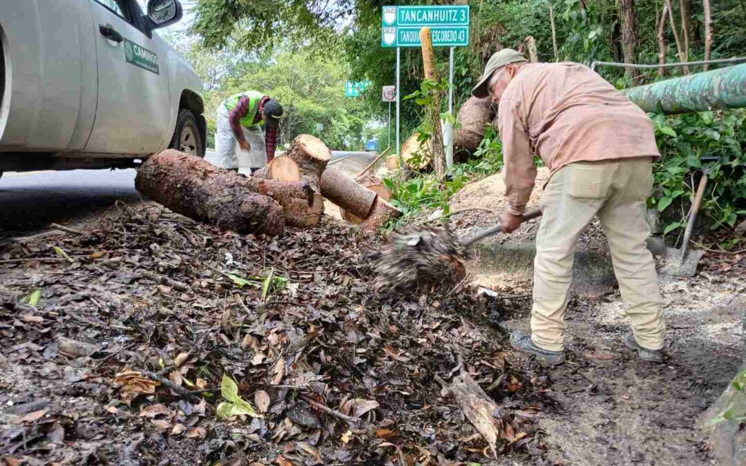 GOBIERNO ESTATAL ATIENDE CAMINOS AFECTADOS POR LLUVIAS EN LA HUASTECA