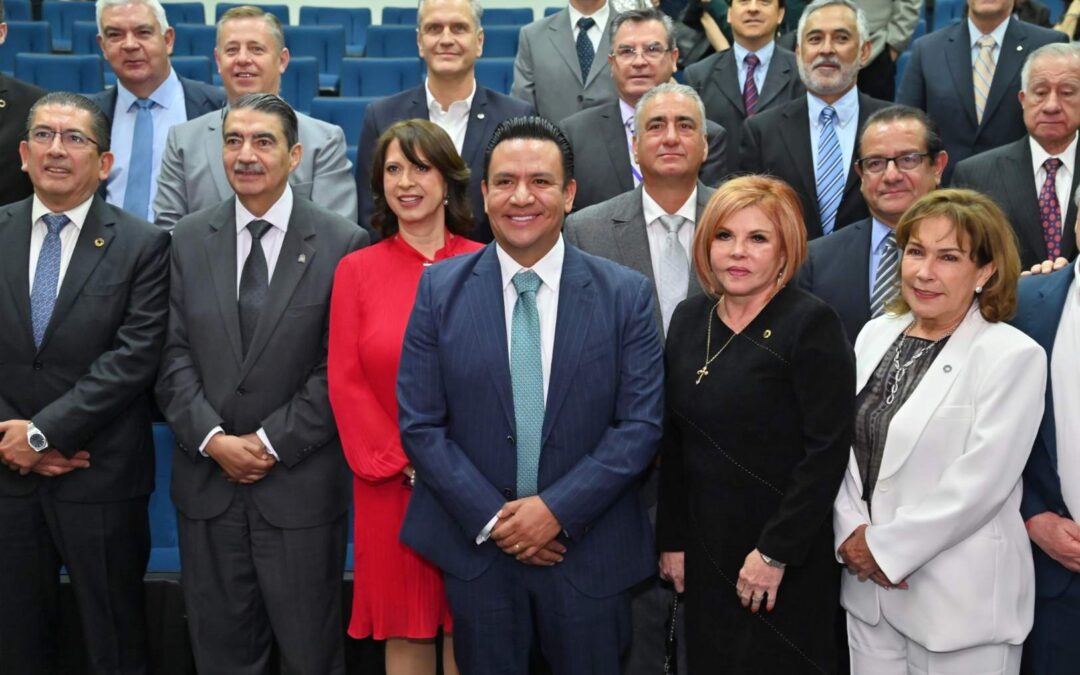 EJECUTIVO ESTATAL TOMÓ PROTESTA A NUEVA MESA DIRECTIVA DE CANACINTRA