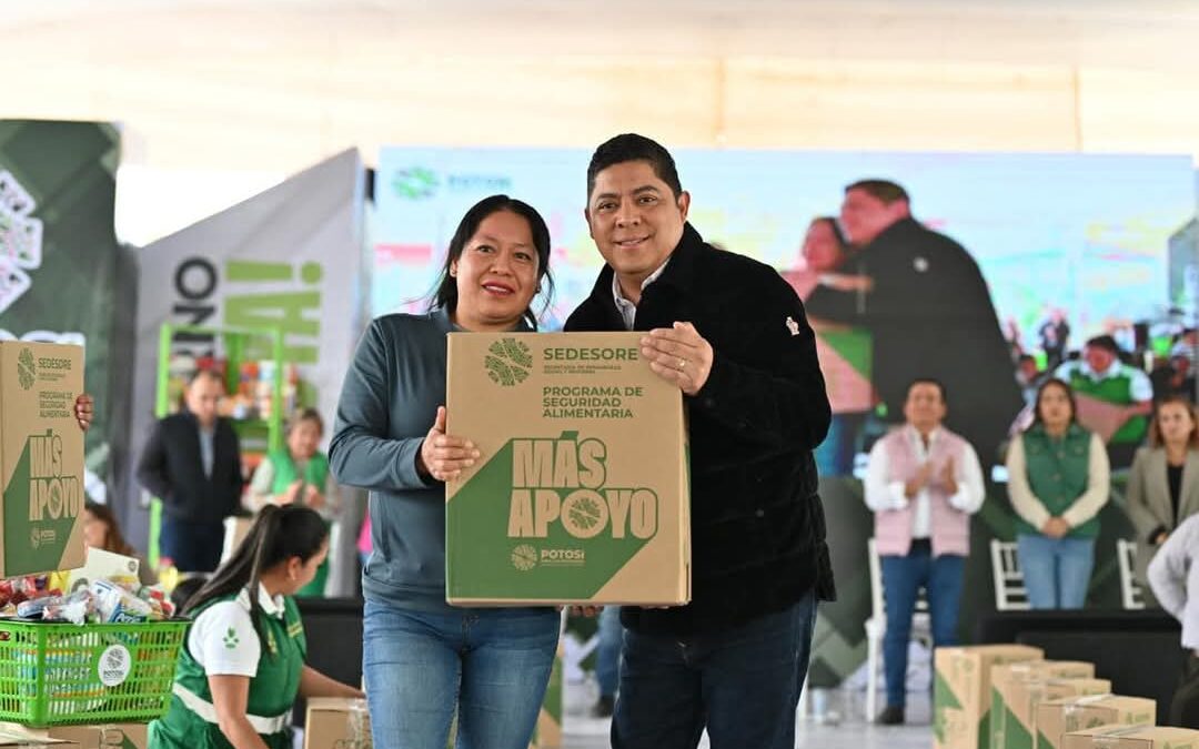 FAMILIAS DE MEXQUITIC RECONOCEN A RICARDO GALLARDO POR OBRAS Y APOYOS ALIMENTARIOS