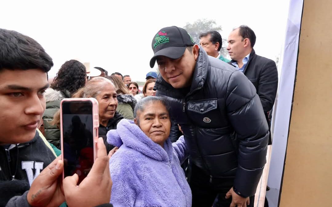 CERRITENSES AGRADECEN A RICARDO GALLARDO POR OBRA CARRETERA