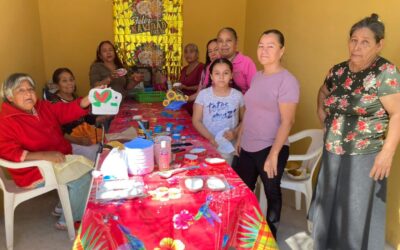 ADULTOS MAYORES ELABORAN ARTESANIAS DE YESO EN LOS CURSOS QUE OFRECE EL GOBIERNO DE TAMUÍN