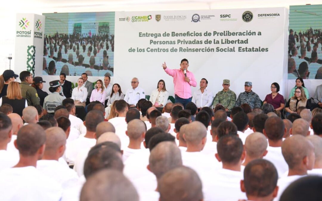 RICARDO GALLARDO ENTREGA PRE LIBERACIONES EN EL CENTRO DE REINSERCIÓN SOCIAL “LA PILA”