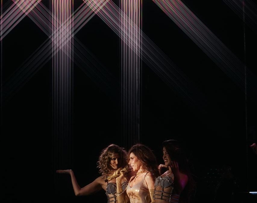 GLORIA TREVI HACE VIBRAR EL FORO EN EL ARRANQUE DE FENAPO 2026