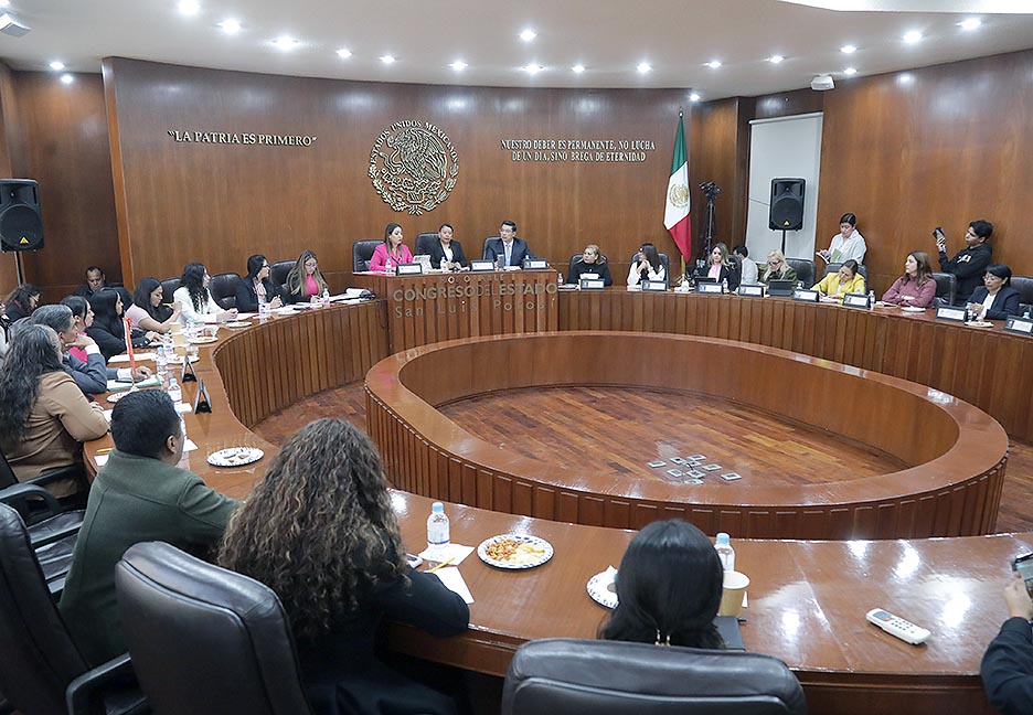 COMPARECE LA TITULAR DE LA SECRETARÍA DE LAS MUJERES E IGUALDAD SUSTANTIVA, ROXANNA HERNÁNDEZ RAMÍREZ, ANTE LAS Y LOS INTEGRANTES DE LA LXIV LEGISLATURA, CON MOTIVO DE LA GLOSA DEL V INFORME DE GOBIERNO.